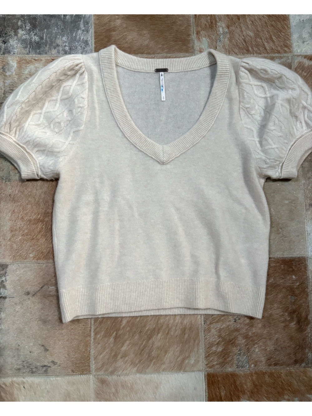 Free People Cashmere Cream V-Neck Short-Sleeve Sweater